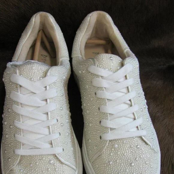 BETSEY JOHNSON BEADED SNEAKERS  NEW IN BOX (BOX NOT IN GOOD CONDITION)  SIZE 9.5 - Picture 3 of 16